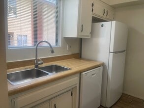 4504 Tierra Verde St in Bakersfield, CA - Building Photo - Building Photo