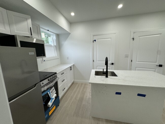 833 Albert Rd in Windsor, ON - Building Photo - Building Photo