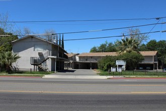 Del Rio Apartments in Yuba City, CA - Building Photo - Building Photo