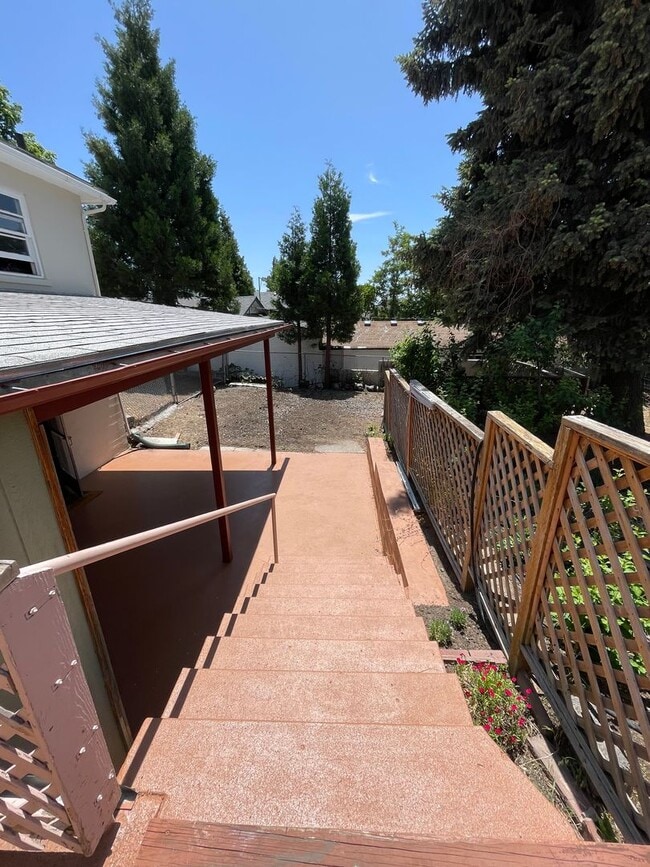 406 Hillside Ave in Klamath Falls, OR - Building Photo - Building Photo