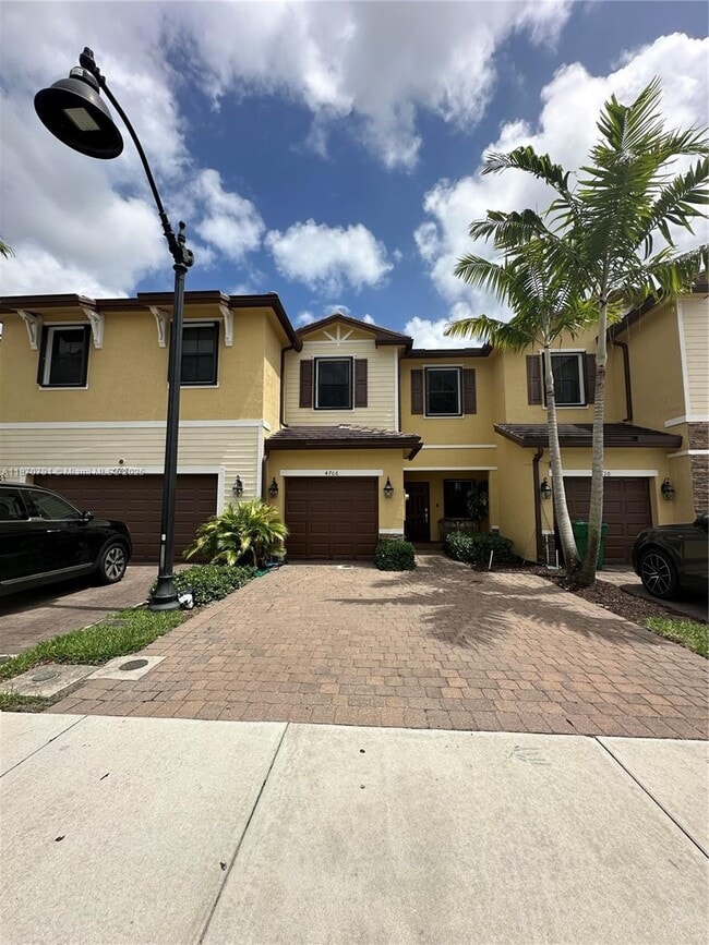4706 Santa Cruz Way in Davie, FL - Building Photo - Building Photo