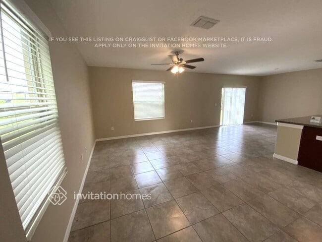 5140 White Chicory Dr in Apollo Beach, FL - Foto de edificio - Building Photo