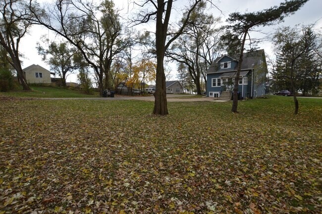 3916 E Lake Shore Dr in Wonder Lake, IL - Building Photo - Building Photo