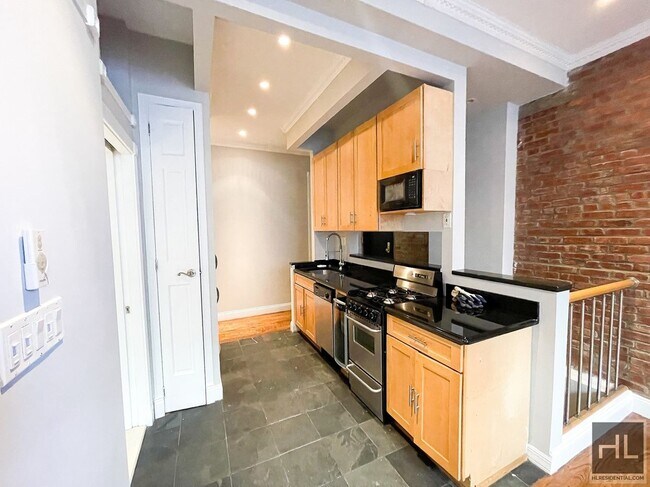 East 100th Street in New York, NY - Building Photo - Building Photo