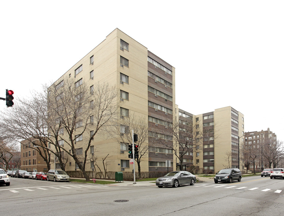 6300 N Sheridan Rd in Chicago, IL - Building Photo