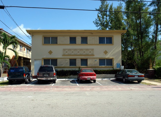 105 S Shore Dr in Miami Beach, FL - Building Photo - Building Photo