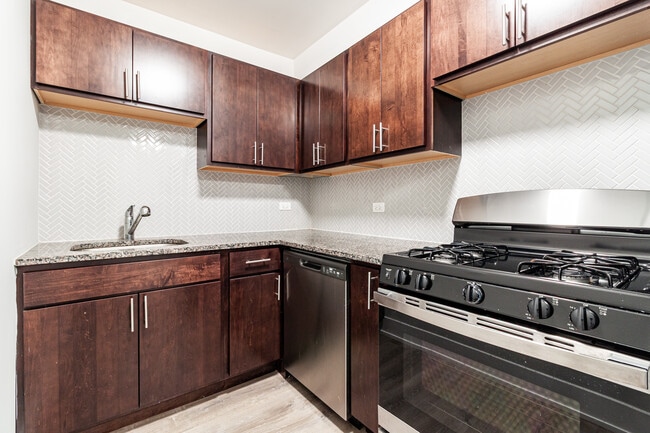 527 W Surf St, Unit 519