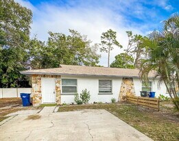 5819 3rd St E in Bradenton, FL - Building Photo