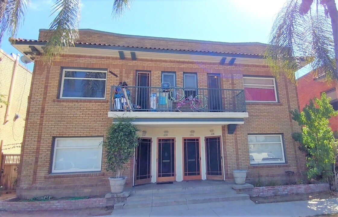 632-638 W 8th St in Long Beach, CA - Building Photo