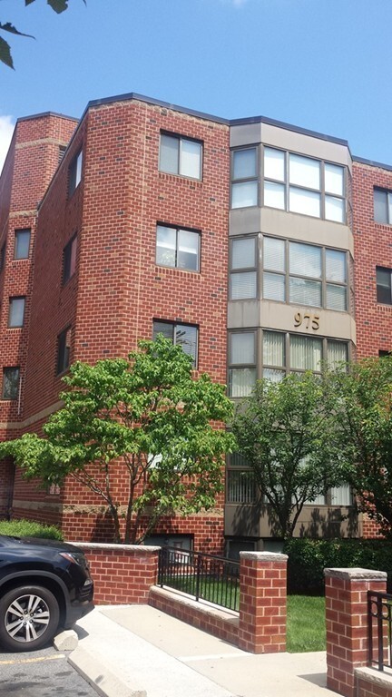 975 Massachusetts Ave in Arlington, MA - Foto de edificio - Building Photo