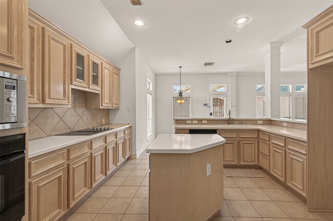 property at 2007 Baycliff Ct