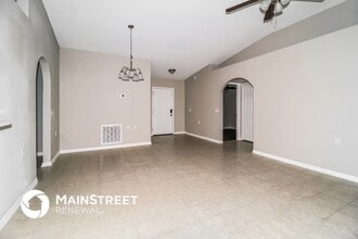 372 Breezeway Dr in Apopka, FL - Foto de edificio - Building Photo