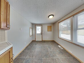 123 4th Ave E in Shakopee, MN - Foto de edificio - Building Photo