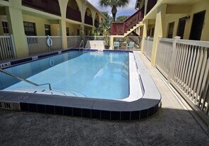 216 Glenview Blvd in Daytona Beach, FL - Building Photo