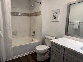 5028 Gardner Dr in Alpharetta, GA - Foto de edificio - Building Photo