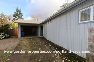 114 SE 127th Ave in Portland, OR - Building Photo - Building Photo