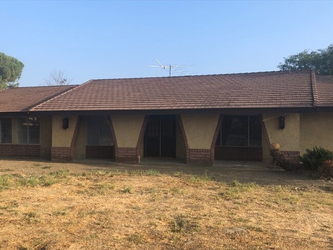 property at 2087 W 7th St