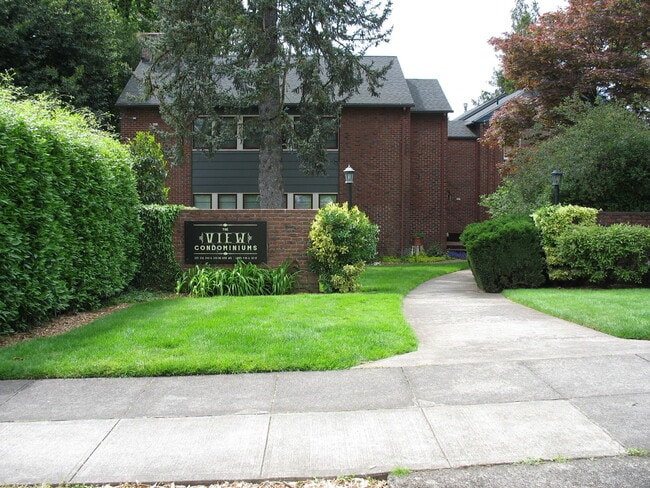 235 NE 61st Ave in Portland, OR - Building Photo - Building Photo