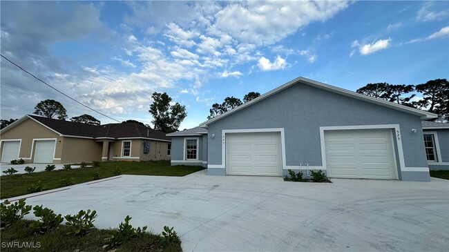 525-527 NE 25th Ave in Cape Coral, FL - Building Photo - Building Photo