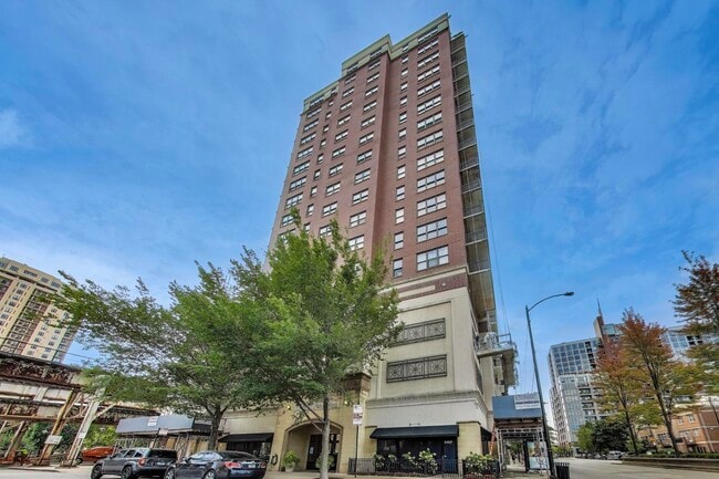 5 E 14th Pl in Chicago, IL - Foto de edificio - Building Photo