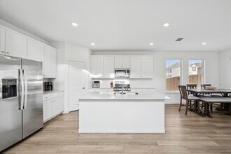 10040 Thornapple Rd in Fort Worth, TX - Building Photo - Building Photo