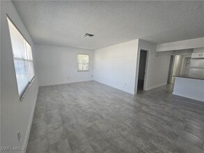 18540 Miami Blvd in Ft. Myers, FL - Building Photo - Building Photo