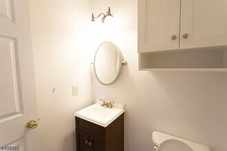 49 Cornerstone Ln in Newark, NJ - Building Photo - Building Photo
