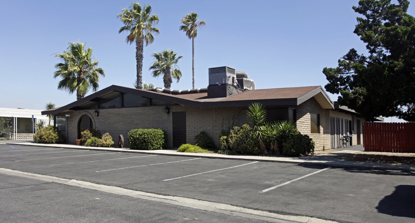 Rancho Rialto in Rialto, CA - Building Photo