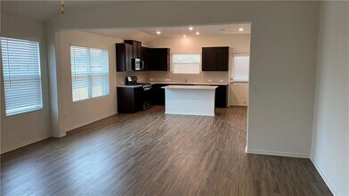340 Escondido Cir in San Marcos, TX - Building Photo - Building Photo