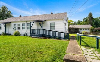 742 W Outer Dr in Oak Ridge, TN - Building Photo