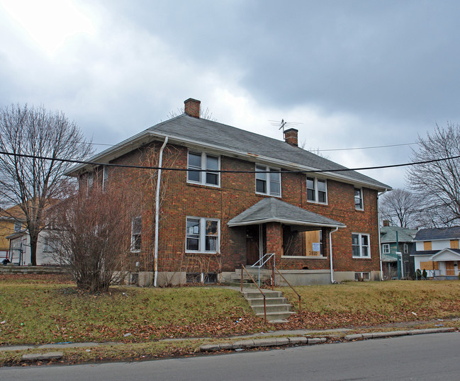 2820 N Main St in Dayton, OH - Foto de edificio - Building Photo