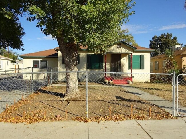 914 Woodrow Ave in Bakersfield, CA - Building Photo - Building Photo