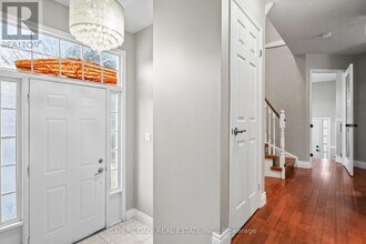 1073 Gabriel Pl in Burlington, ON - Building Photo - Building Photo