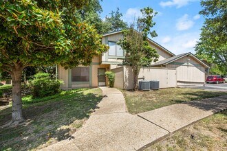 901 Silver Quail Ln in Austin, TX - Building Photo - Building Photo