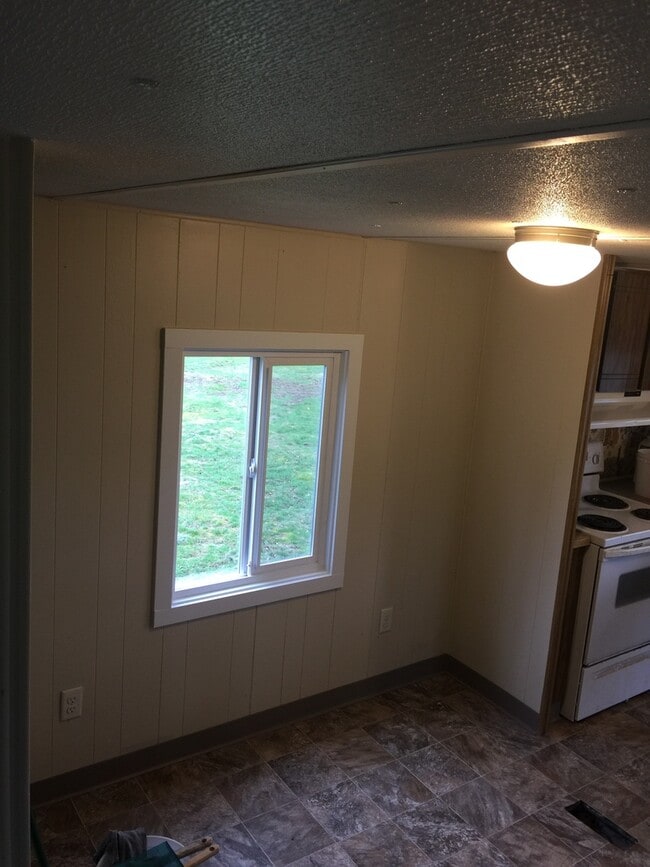 1077 W Axton Rd in Bellingham, WA - Building Photo - Building Photo