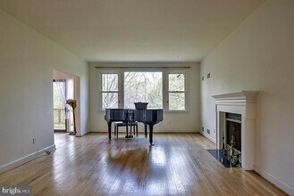 7033 31st St NW in Washington, DC - Building Photo - Building Photo