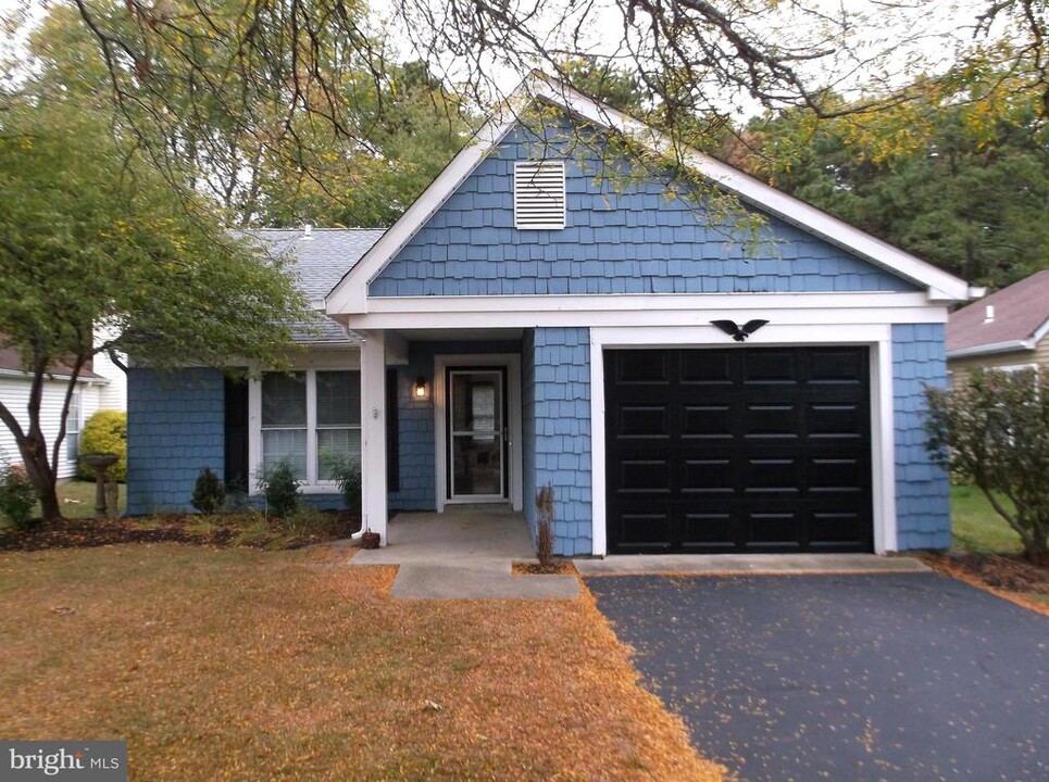877 Westminster Dr N in Vincentown, NJ - Building Photo