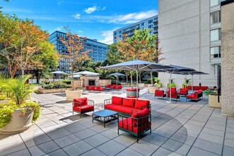 2111 Richmond Hwy in Arlington, VA - Building Photo - Building Photo