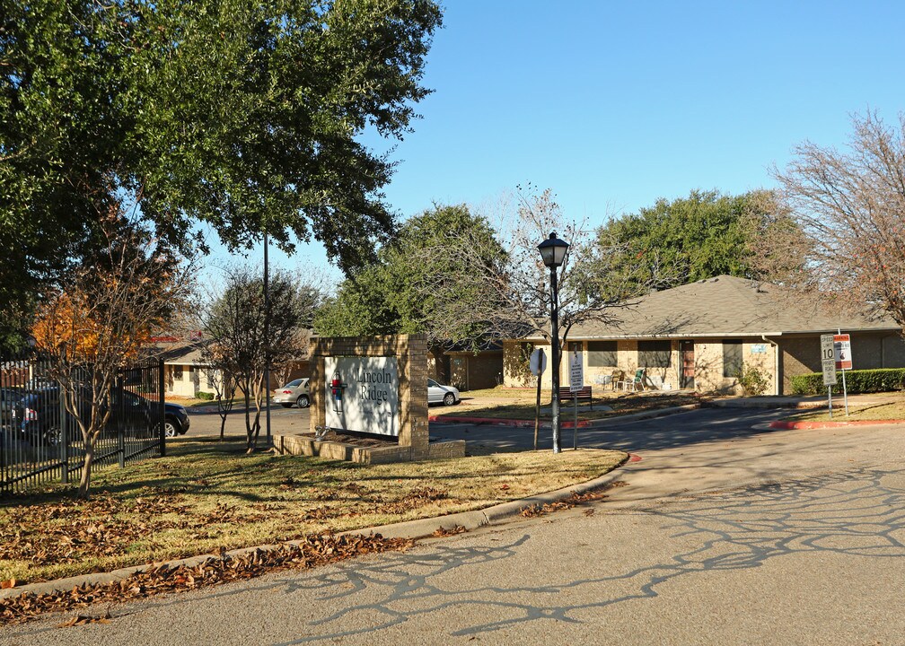 Lincoln Ridge in Cleburne, TX - Building Photo