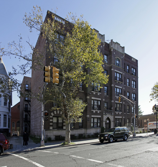 574 Bergen Ave in Jersey City, NJ - Foto de edificio - Building Photo