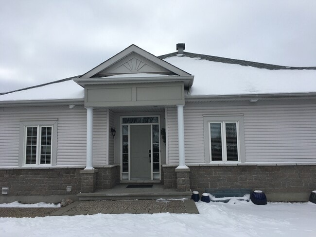 62 Goldora Pvt in Ottawa, ON - Building Photo - Building Photo