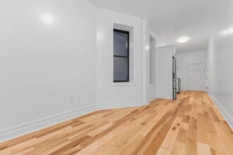 331 W 16th St in New York, NY - Building Photo - Building Photo