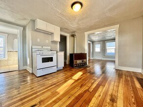 901 Emerson Ave-Unit -#2 in Muskegon, MI - Building Photo - Building Photo