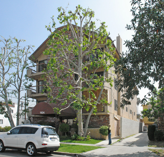 Holt House Apartments in Los Angeles, CA - Building Photo - Building Photo