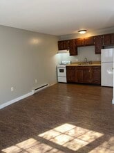 46 Turnpike St, Unit 2 in Allenstown, NH - Building Photo - Building Photo