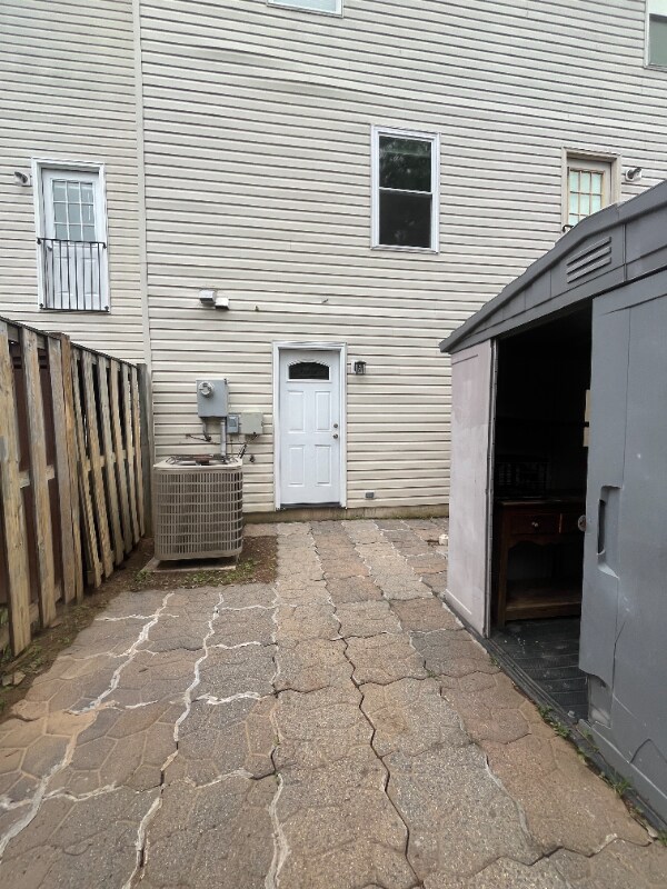 2557 Peter Jefferson Ln in Herndon, VA - Building Photo - Building Photo
