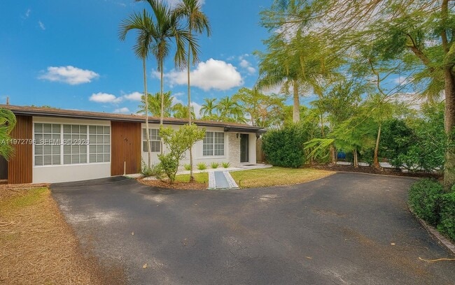 1399 NE 38th St in Oakland Park, FL - Building Photo - Building Photo