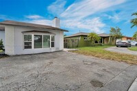 10430 Sunset Strip in Sunrise, FL - Building Photo - Building Photo