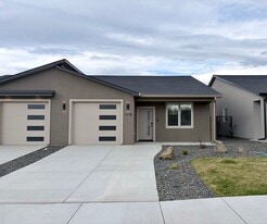 5313 W Jay St in Pasco, WA - Building Photo