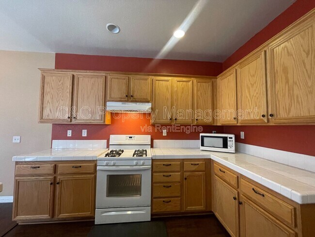 425 S Meadowbrook Dr in San Diego, CA - Building Photo - Building Photo